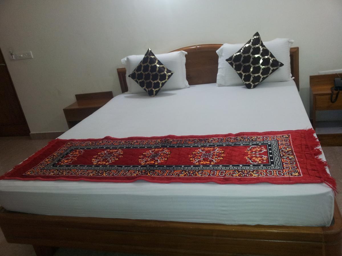 Hotel M J Residency Puri Ngoại thất bức ảnh